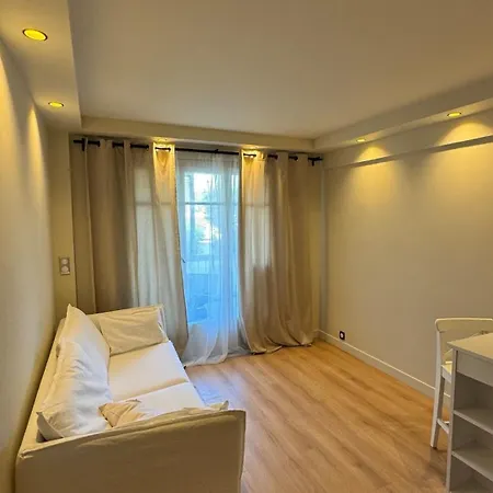 Апартаменты Renovated & Cozy Канны